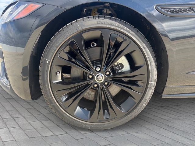 New 2024 Jaguar XF R-Dynamic SE AWD/4WD image 9