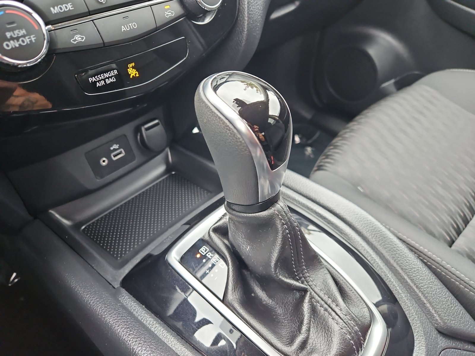 Used 2019 Nissan Rogue SV AWD/4WD image 21