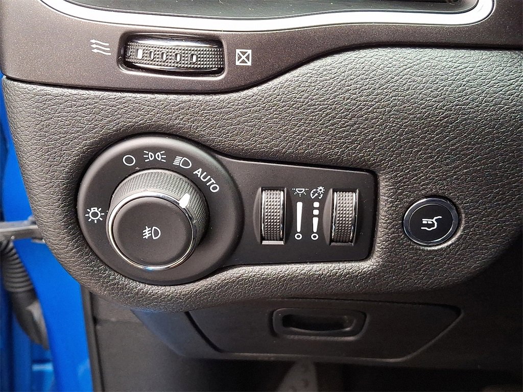 Used 2020 Jeep Cherokee Trailhawk w/ Comfort/Convenience Group image 26