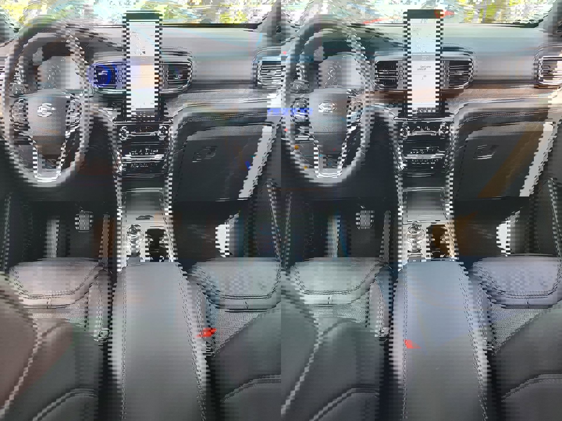 Used 2023 Ford Explorer Platinum w/ Technology Package image 16