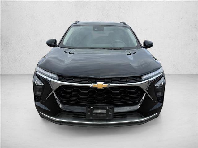 Used 2025 Chevrolet Trax LT w/ LT Convenience Package FWD image 2