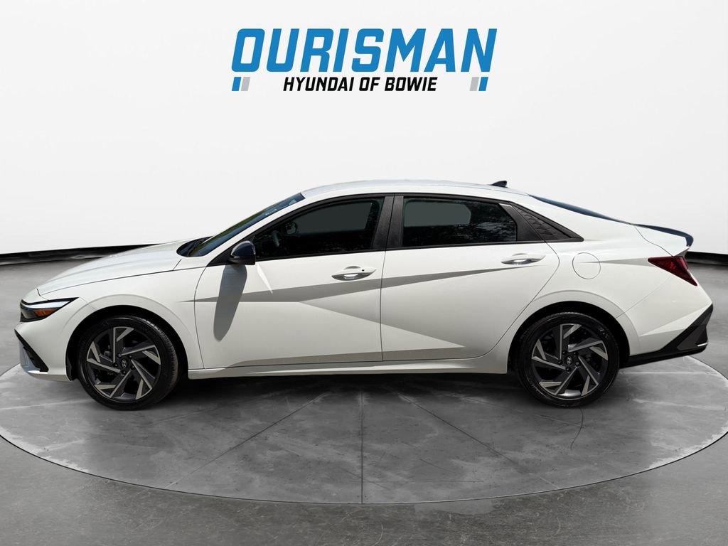 Used 2025 Hyundai Elantra Sport FWD image 3