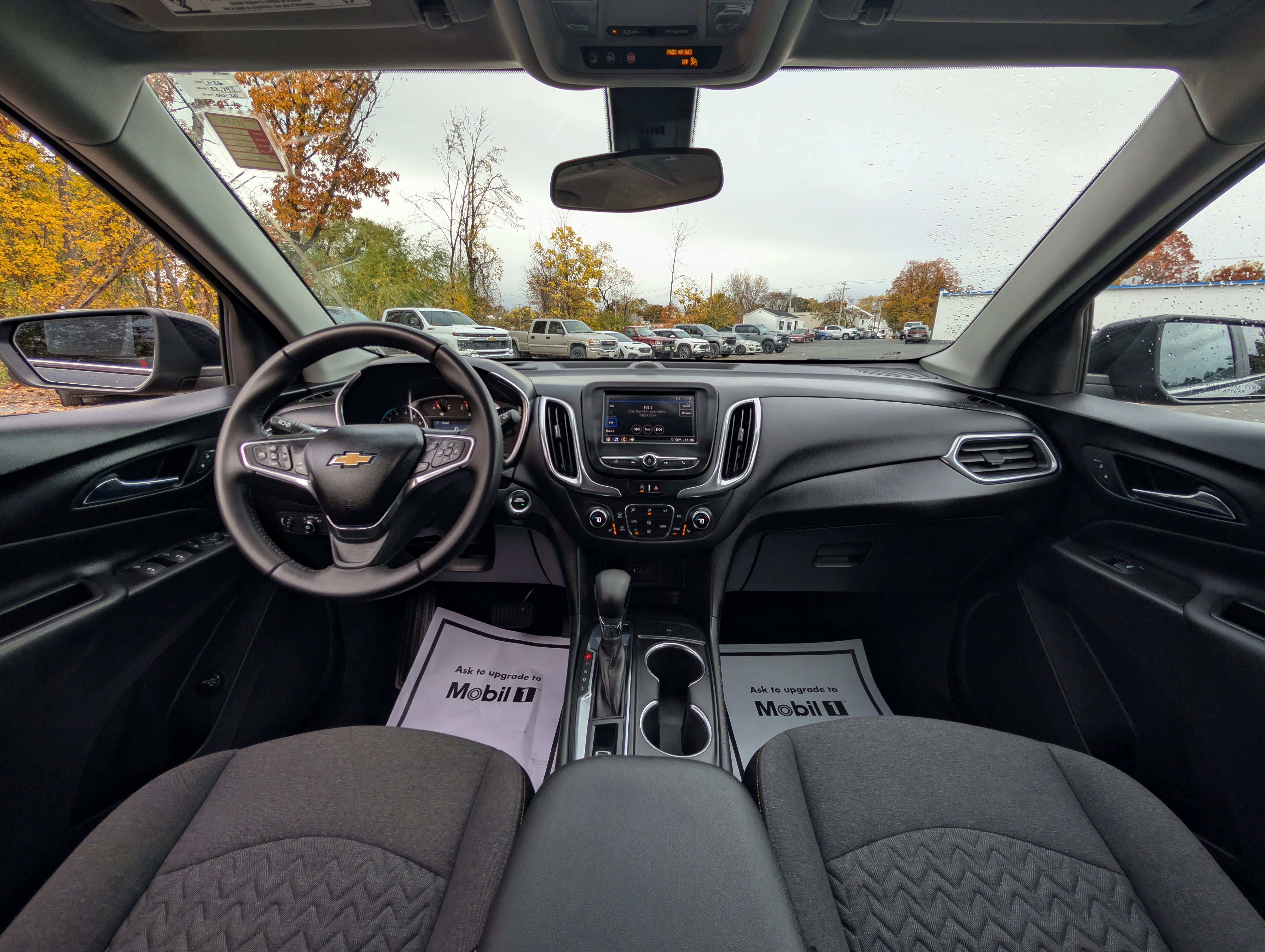 Used 2022 Chevrolet Equinox LT w/ Driver Convenience Package image 2