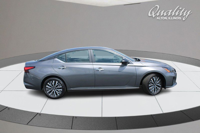 Used 2025 Nissan Altima 2.5 SV FWD image 3