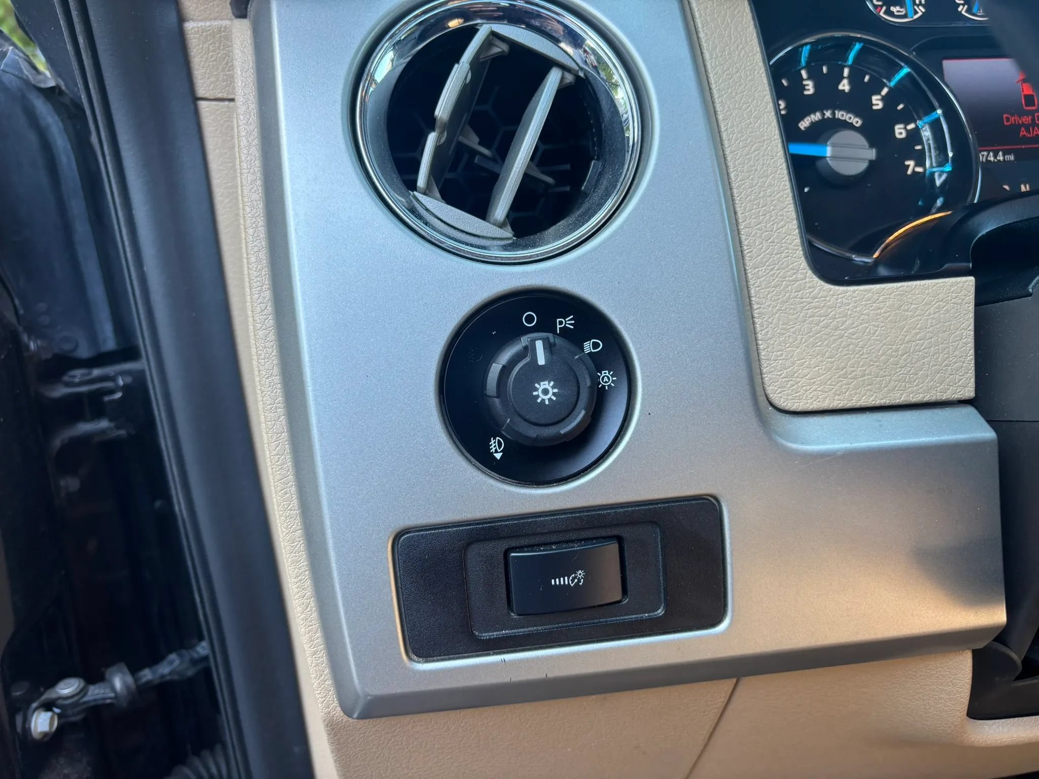 Used 2013 Ford F150 Lariat w/ Luxury Equipment Group AWD/4WD image 9