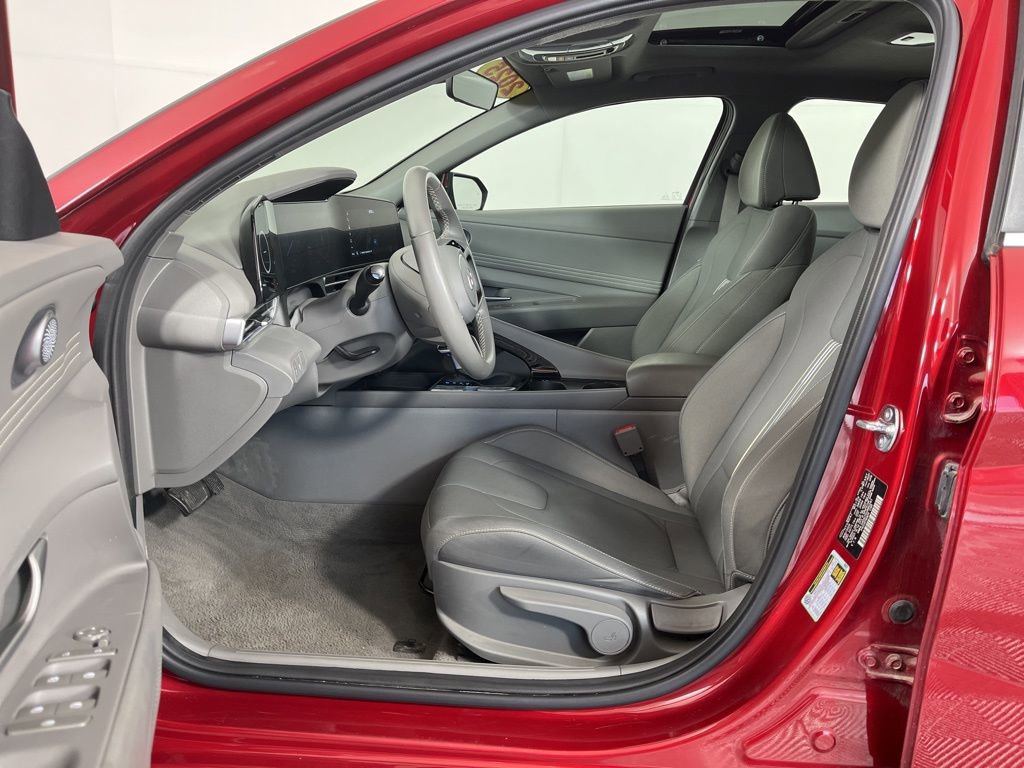 Used 2025 Hyundai Elantra SEL image 23