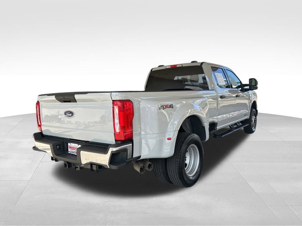 Used 2025 Ford F350 XLT image 3