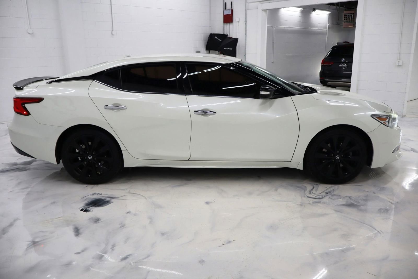 Used 2017 Nissan Maxima SR w/ Midnight Edition image 8