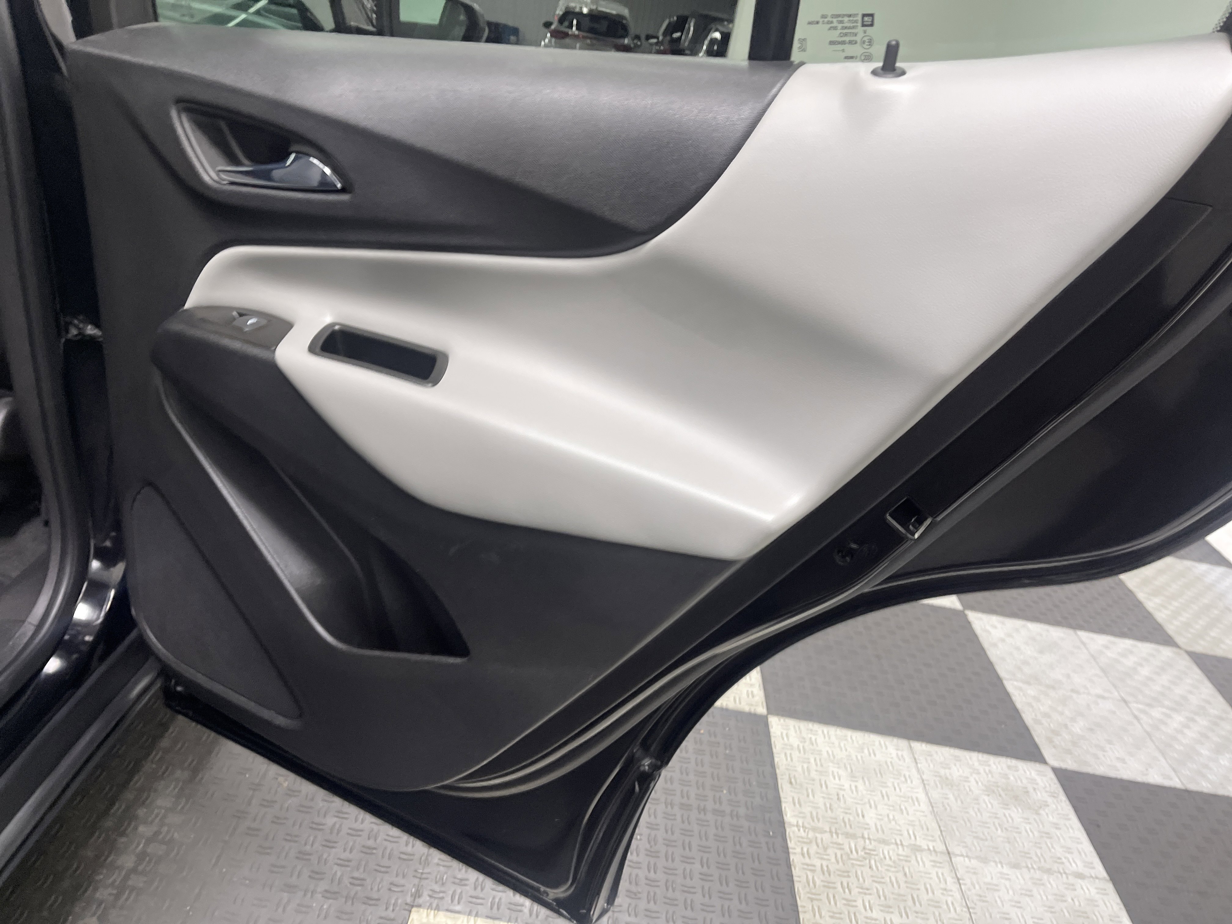 Used 2023 Chevrolet Equinox LS w/ LS Convenience Package image 19