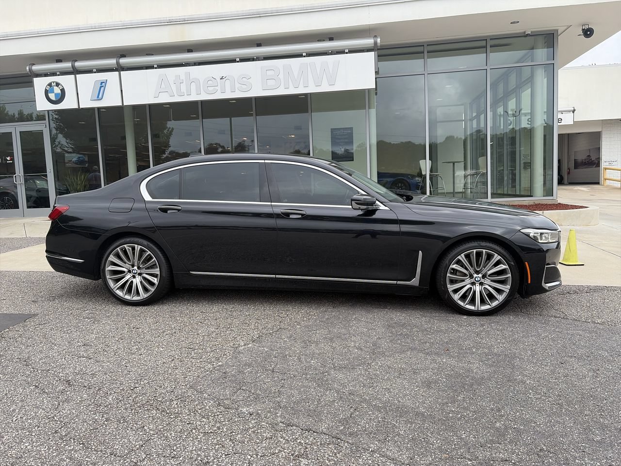 Used 2022 BMW 750i xDrive w/ Executive Package AWD/4WD image 9