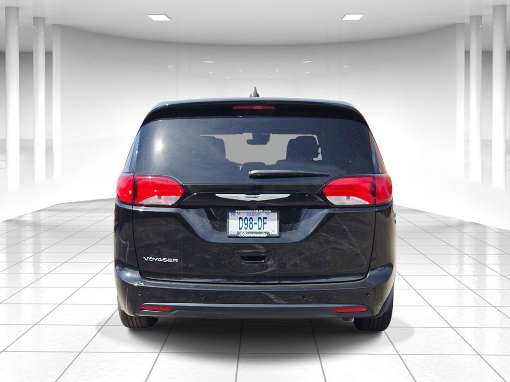 Used 2026 Chrysler Voyager LX image 4