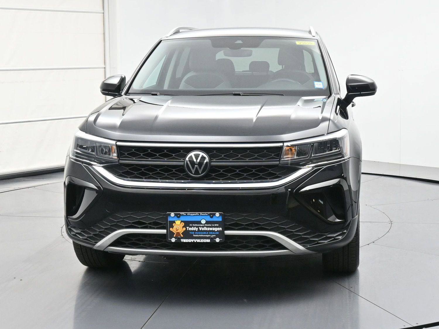 Used 2024 Volkswagen Taos SE image 29