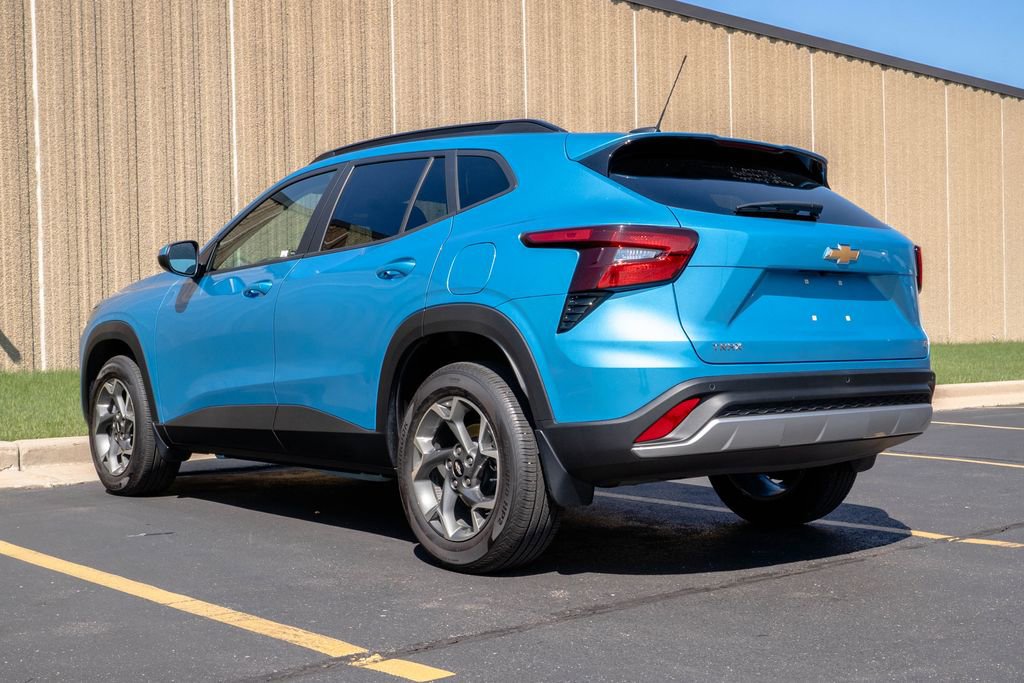 Used 2025 Chevrolet Trax LT w/ Driver Confidence Package image 7