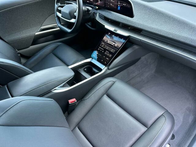 Used 2024 Lucid Air Touring image 18