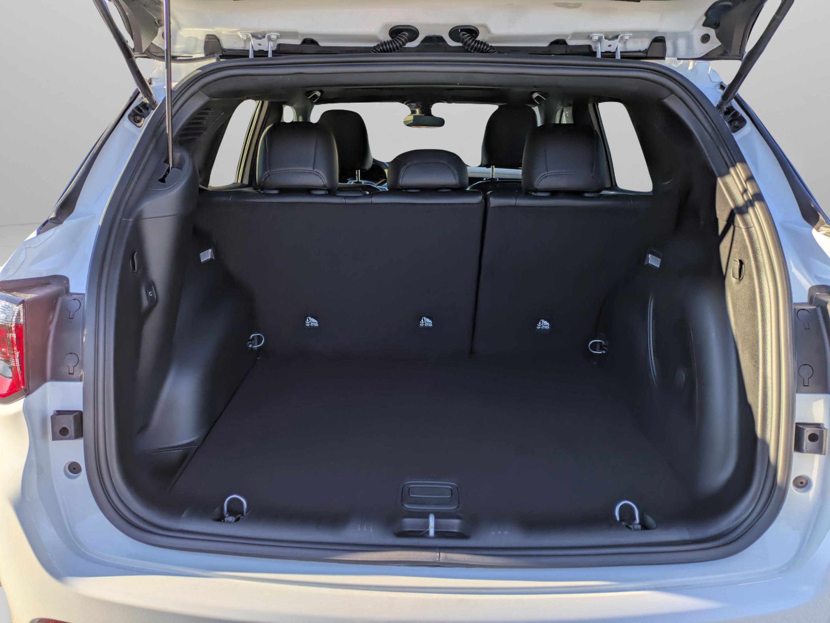 New 2026 Jeep Compass Latitude w/ Sun and Sound Group image 9