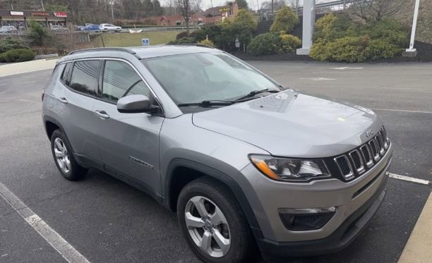 Used 2018 Jeep Compass Latitude w/ Cold Weather Group image 2