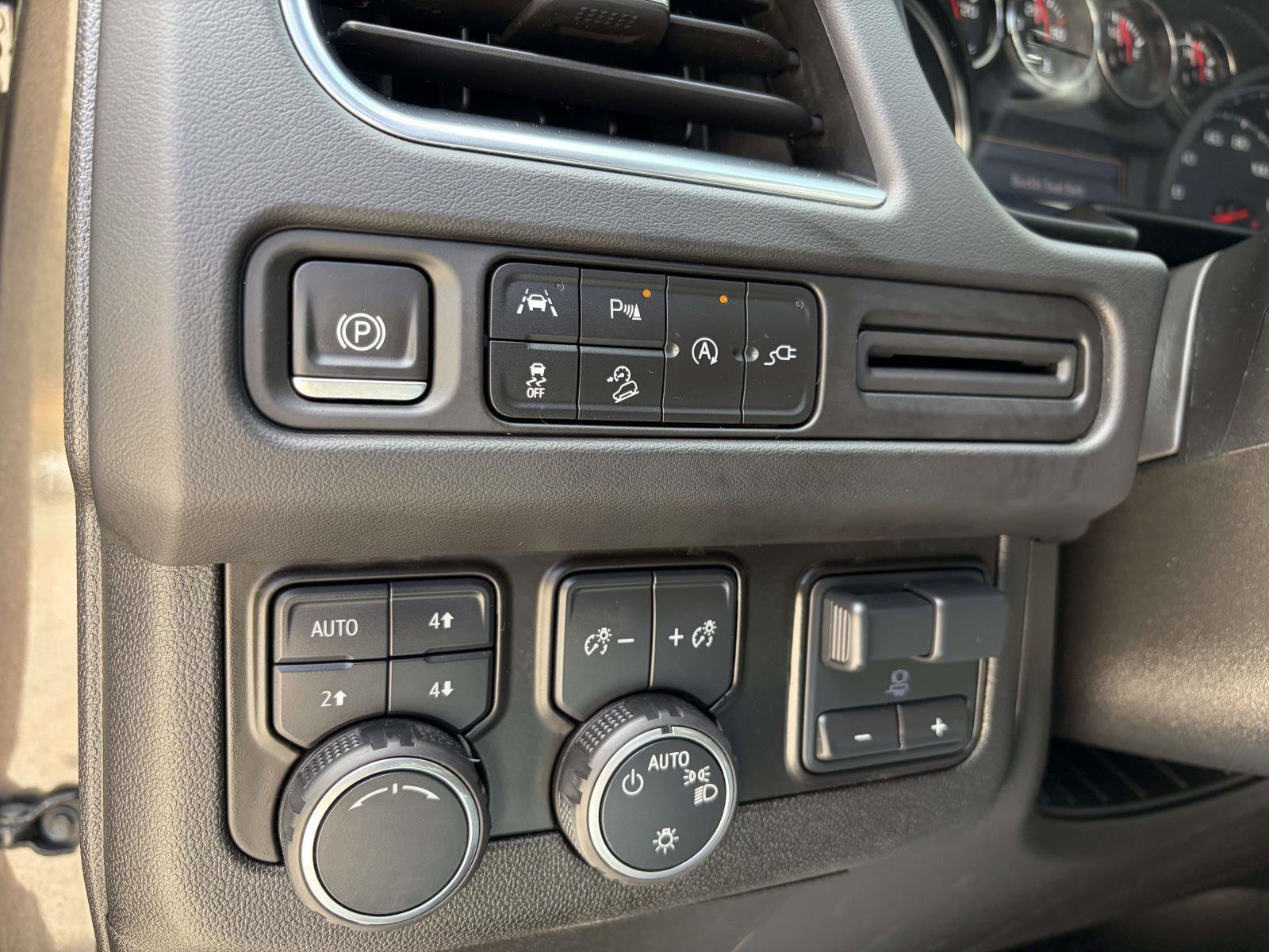 Used 2021 Chevrolet Tahoe Z71 w/ Z71 Signature Package image 16