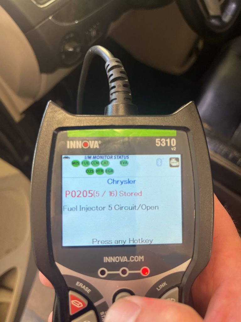 Used 2015 Chrysler Town & Country Touring FWD image 15