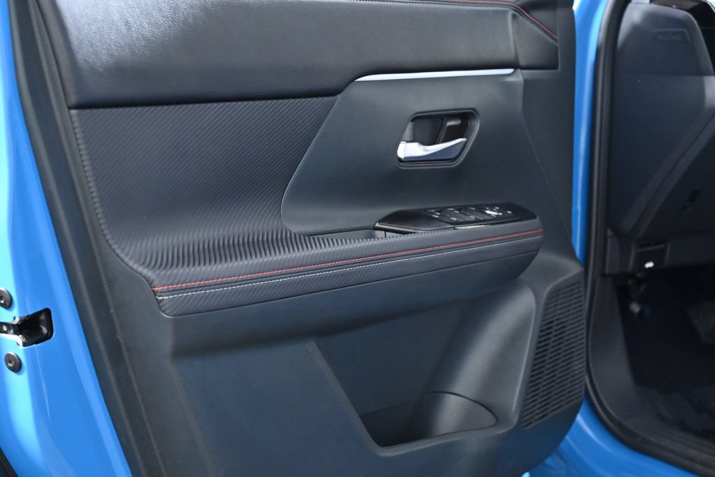 Certified 2025 Nissan Kicks SR AWD/4WD image 32