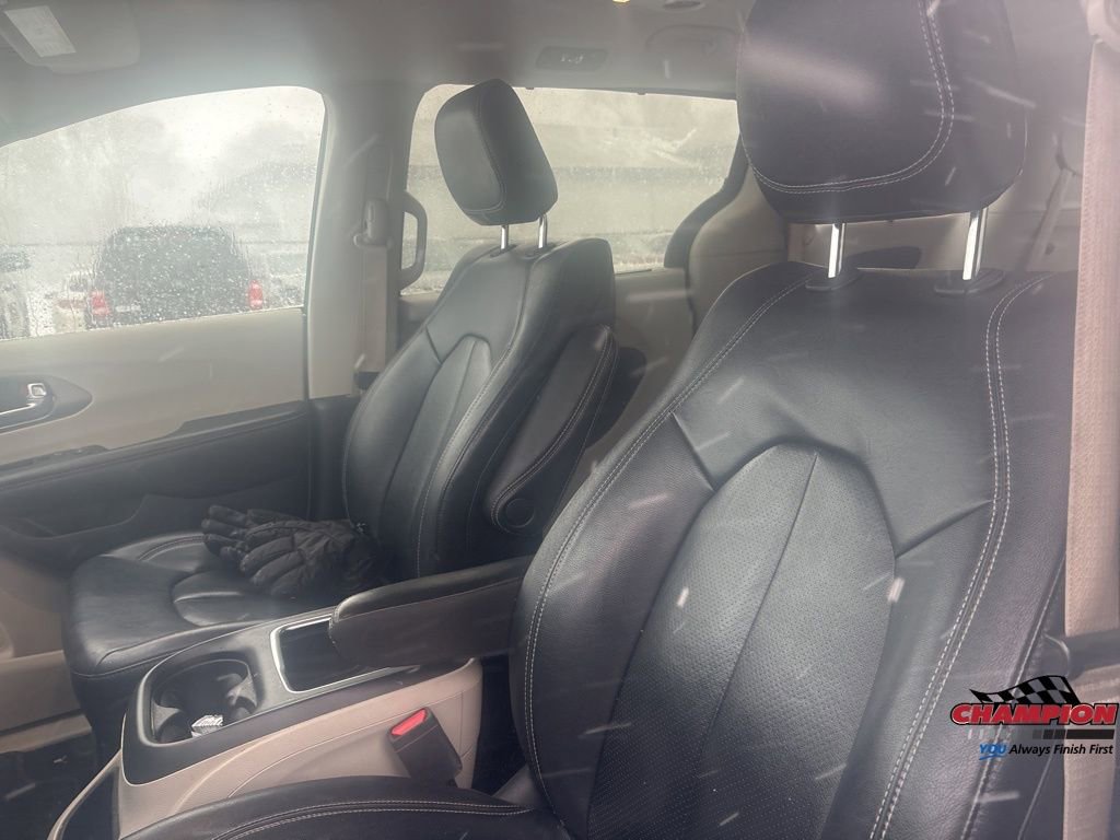 Used 2022 Chrysler Pacifica Touring-L image 24