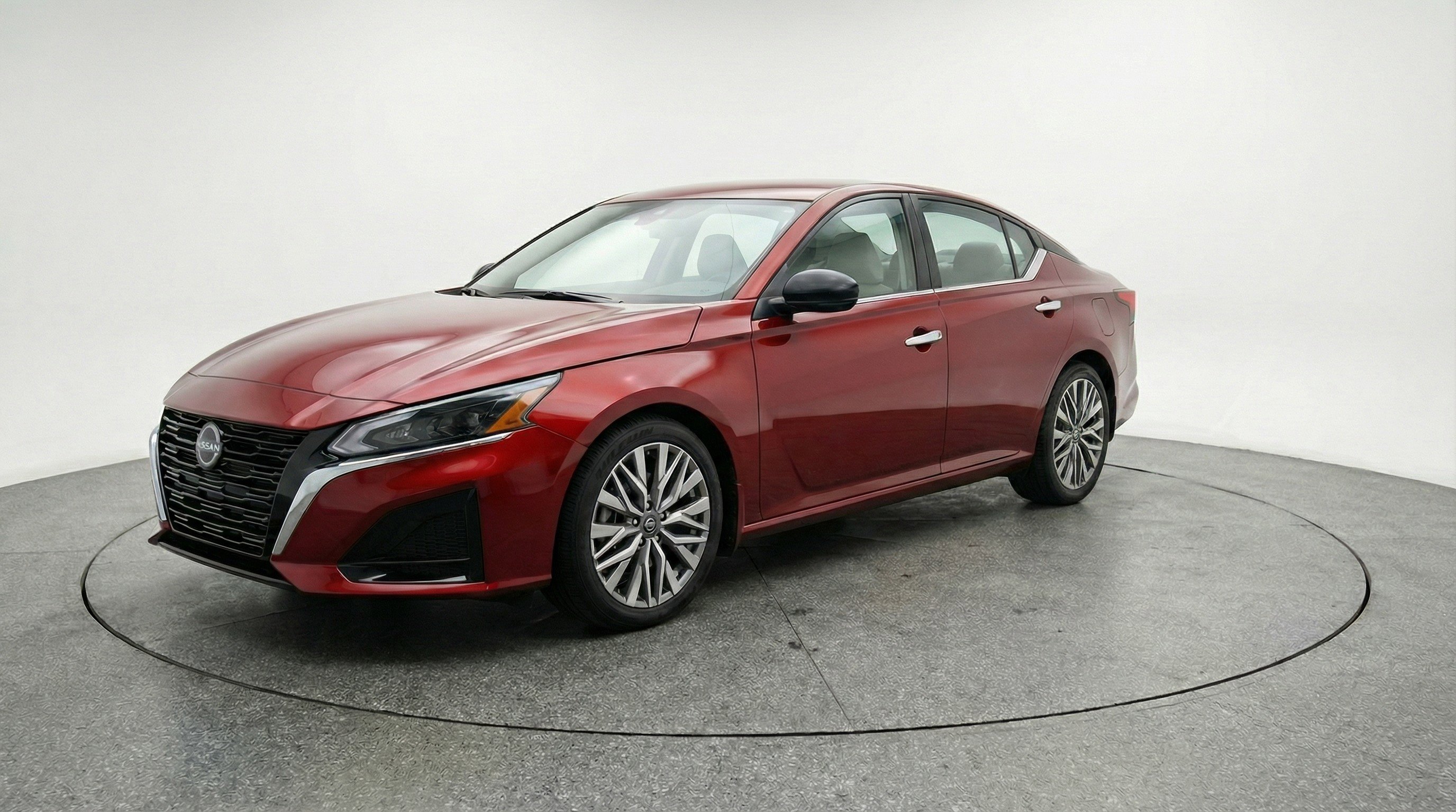 Used 2025 Nissan Altima 2.5 SV image 3