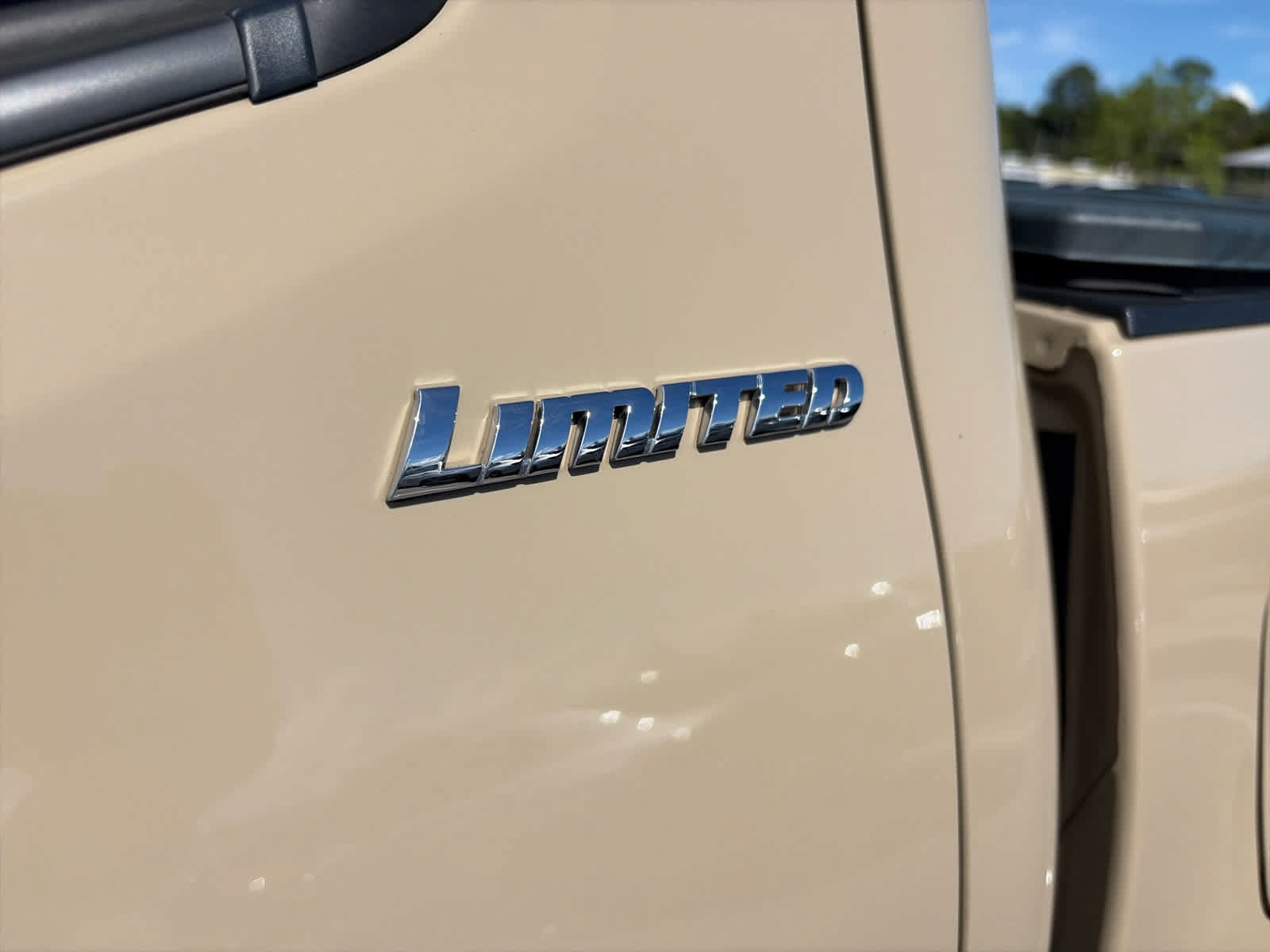 Used 2019 Toyota Tacoma Limited AWD/4WD image 6