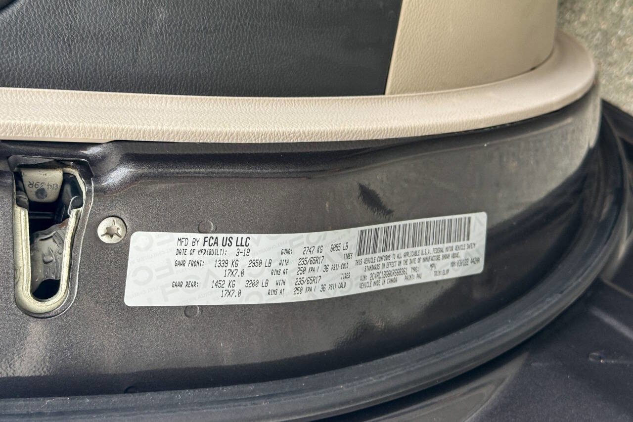 Used 2019 Chrysler Pacifica Touring-L image 21