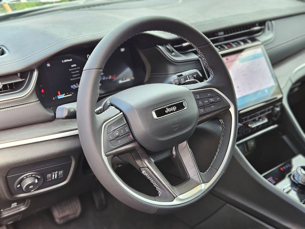 New 2025 Jeep Grand Cherokee Limited image 19