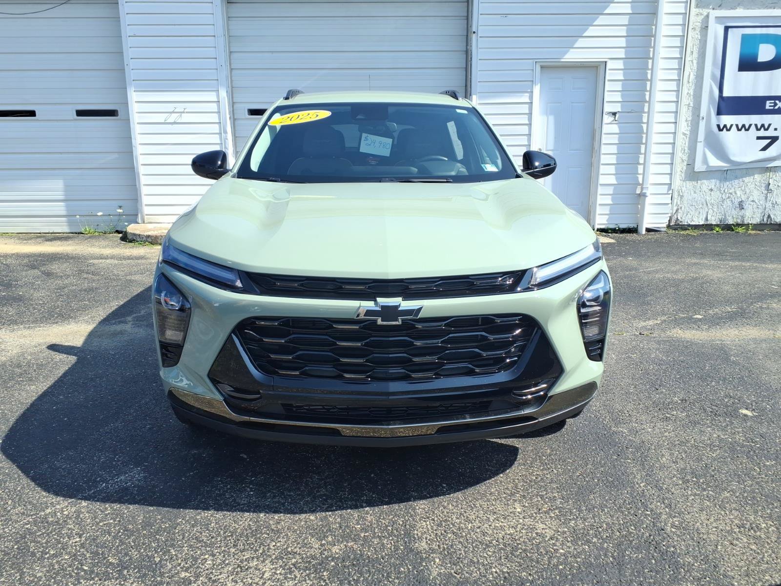 Used 2025 Chevrolet Trax ACTIV FWD image 2