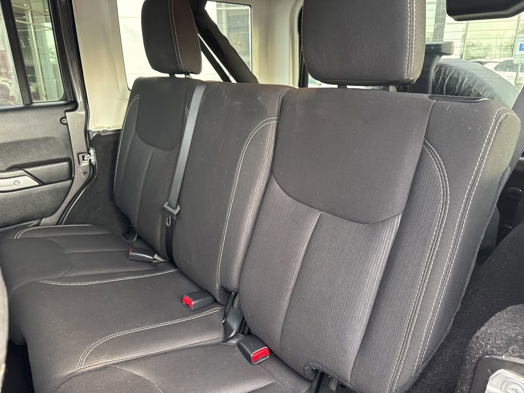 Used 2018 Jeep Wrangler Unlimited Sahara image 18