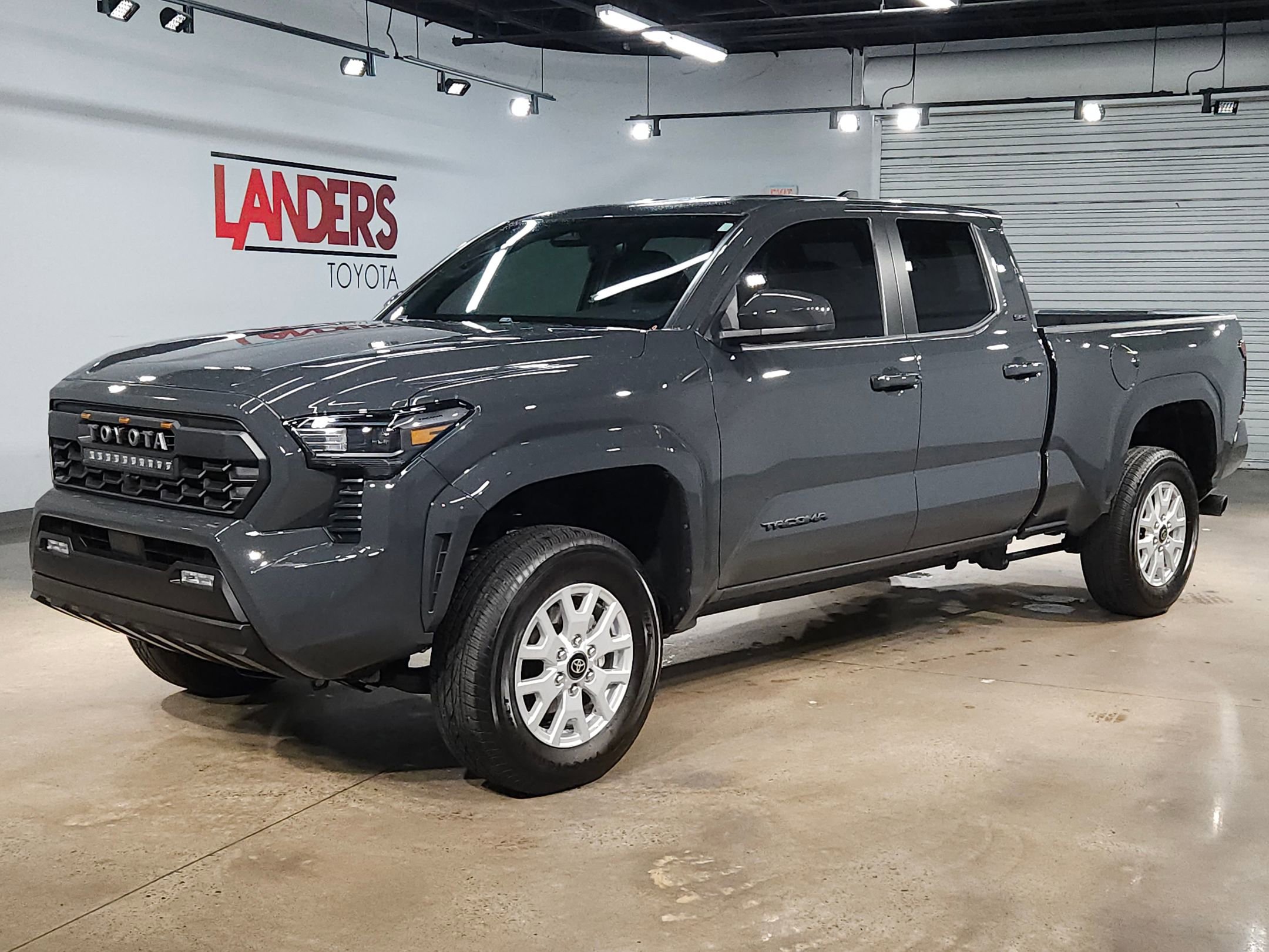 Used 2025 Toyota Tacoma SR5 image 3