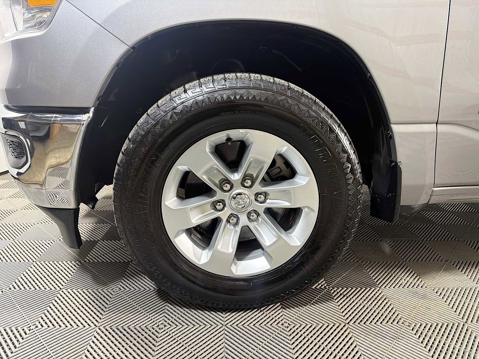 Used 2024 RAM 1500 Laramie RWD image 29