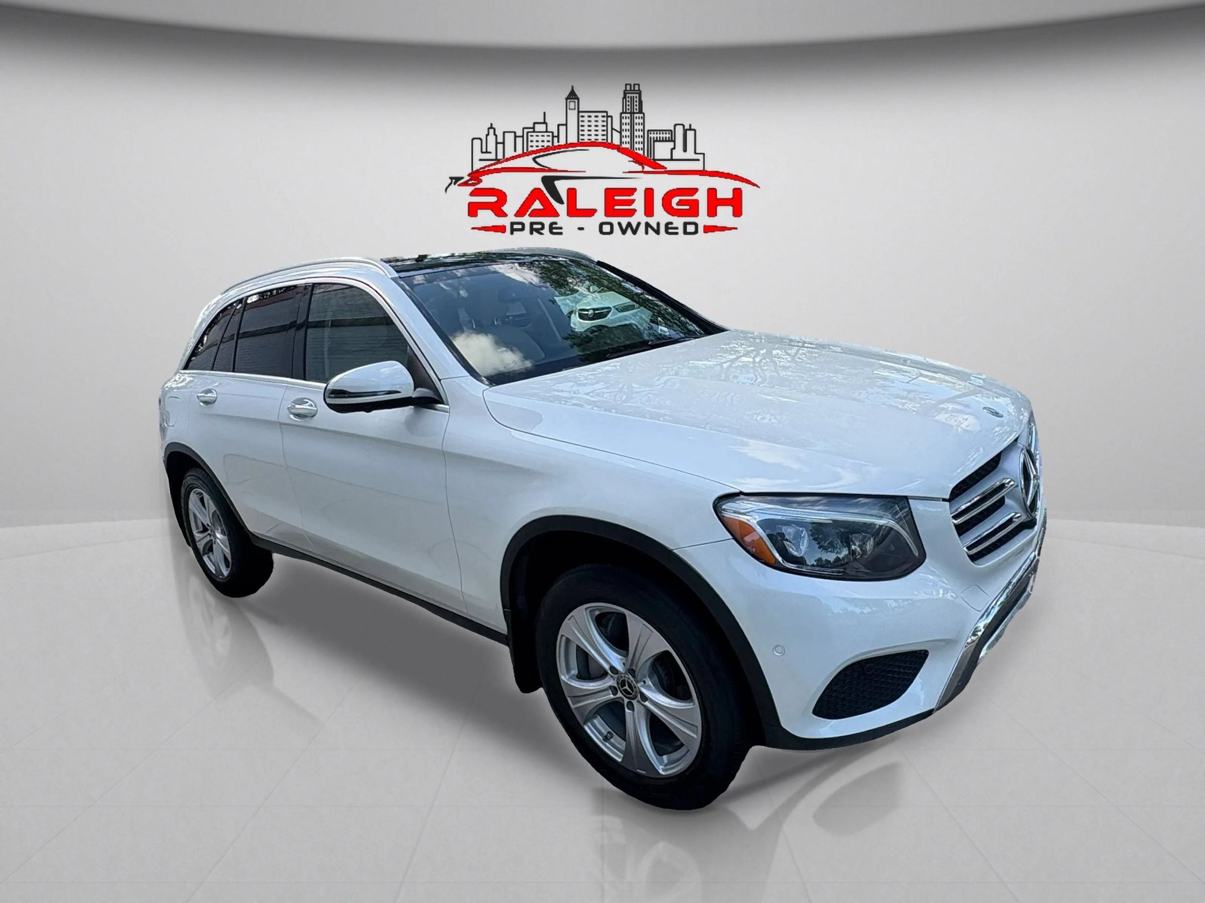 Used 2018 Mercedes-Benz GLC 300 4MATIC image 4