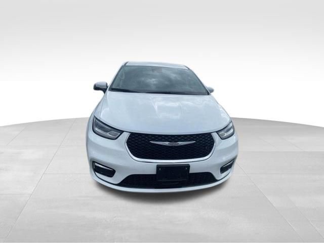 Used 2023 Chrysler Pacifica Touring-L image 2