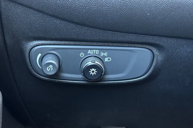 Used 2019 Chevrolet Equinox LS image 38