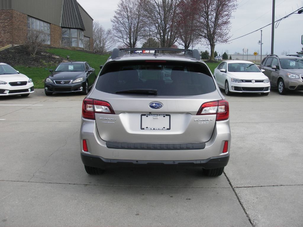 Used 2017 Subaru Outback 2.5i Limited AWD/4WD image 7