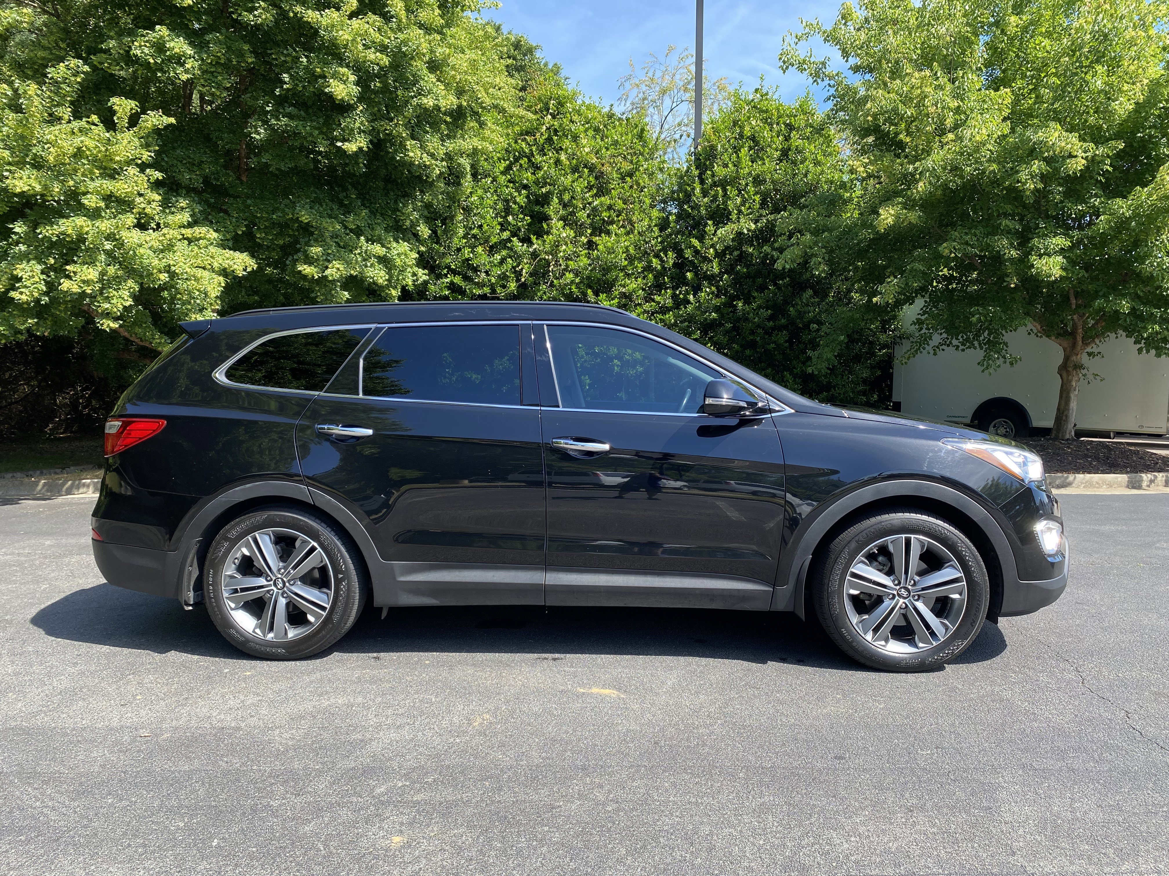Used 2016 Hyundai Santa Fe SE w/ Option Group 03 FWD image 10