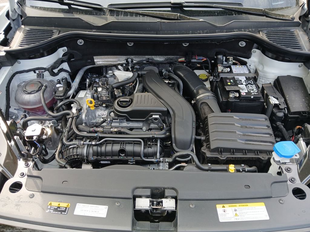 New 2026 Volkswagen Taos SE image 20