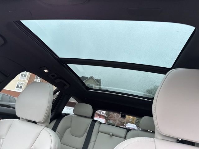 New 2026 Volvo V60 B5 Cross Country Ultra w/ Climate Package image 9