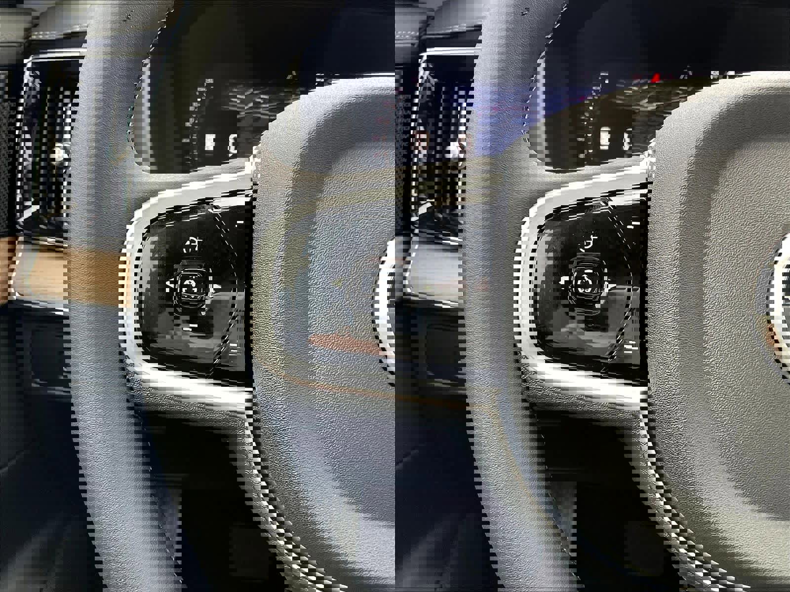 New 2026 Volvo XC90 B5 Plus w/ Protection Package image 17