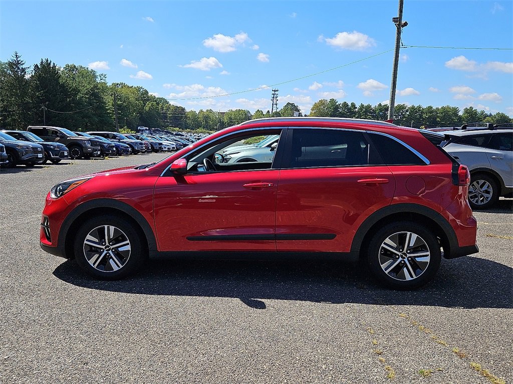 Certified 2022 Kia Niro LXS image 4