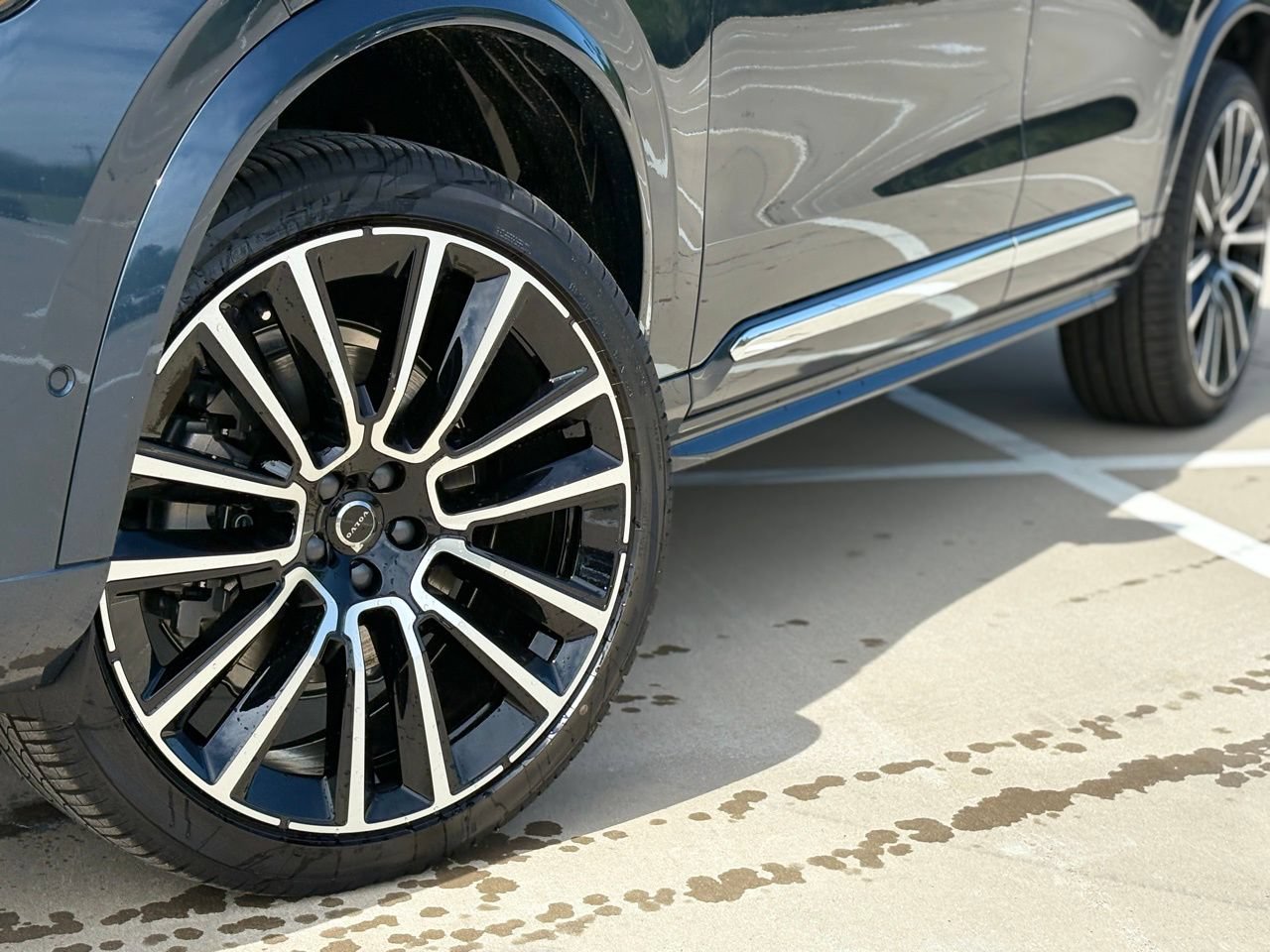 New 2026 Volvo XC90 B6 Plus w/ Protection Package Premier AWD/4WD image 10
