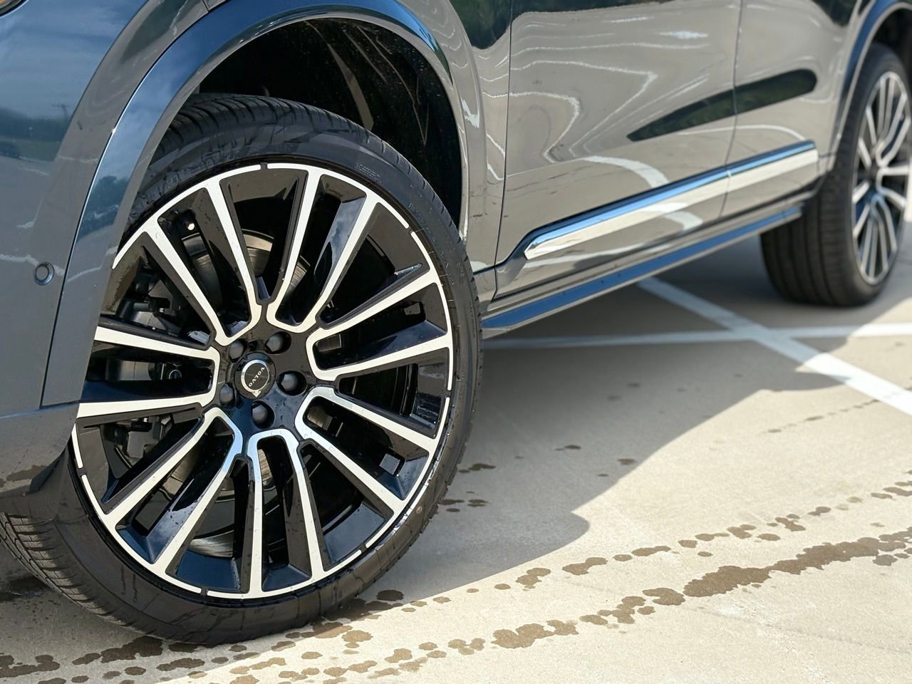 New 2026 Volvo XC90 B6 Plus w/ Protection Package Premier image 10