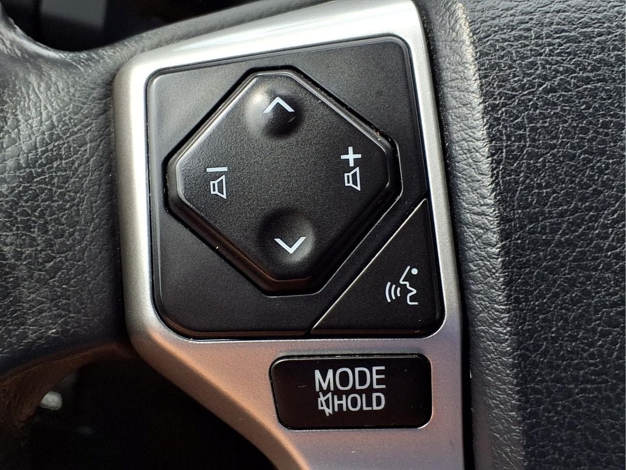 Used 2018 Toyota Tundra Limited w/ Limited Premium Package AWD/4WD image 25
