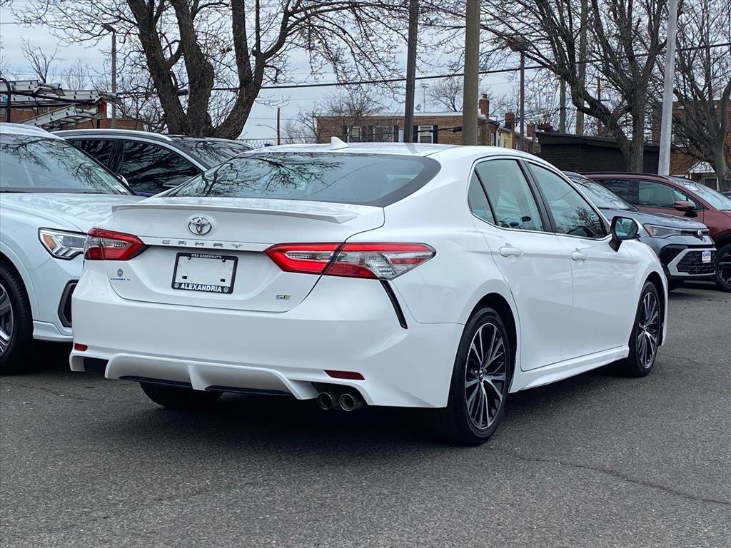 Used 2019 Toyota Camry SE image 3