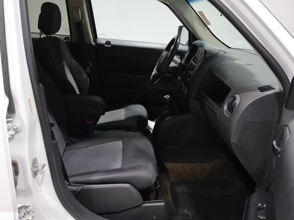 Used 2013 Jeep Patriot Latitude w/ Premium Sound Group AWD/4WD image 22