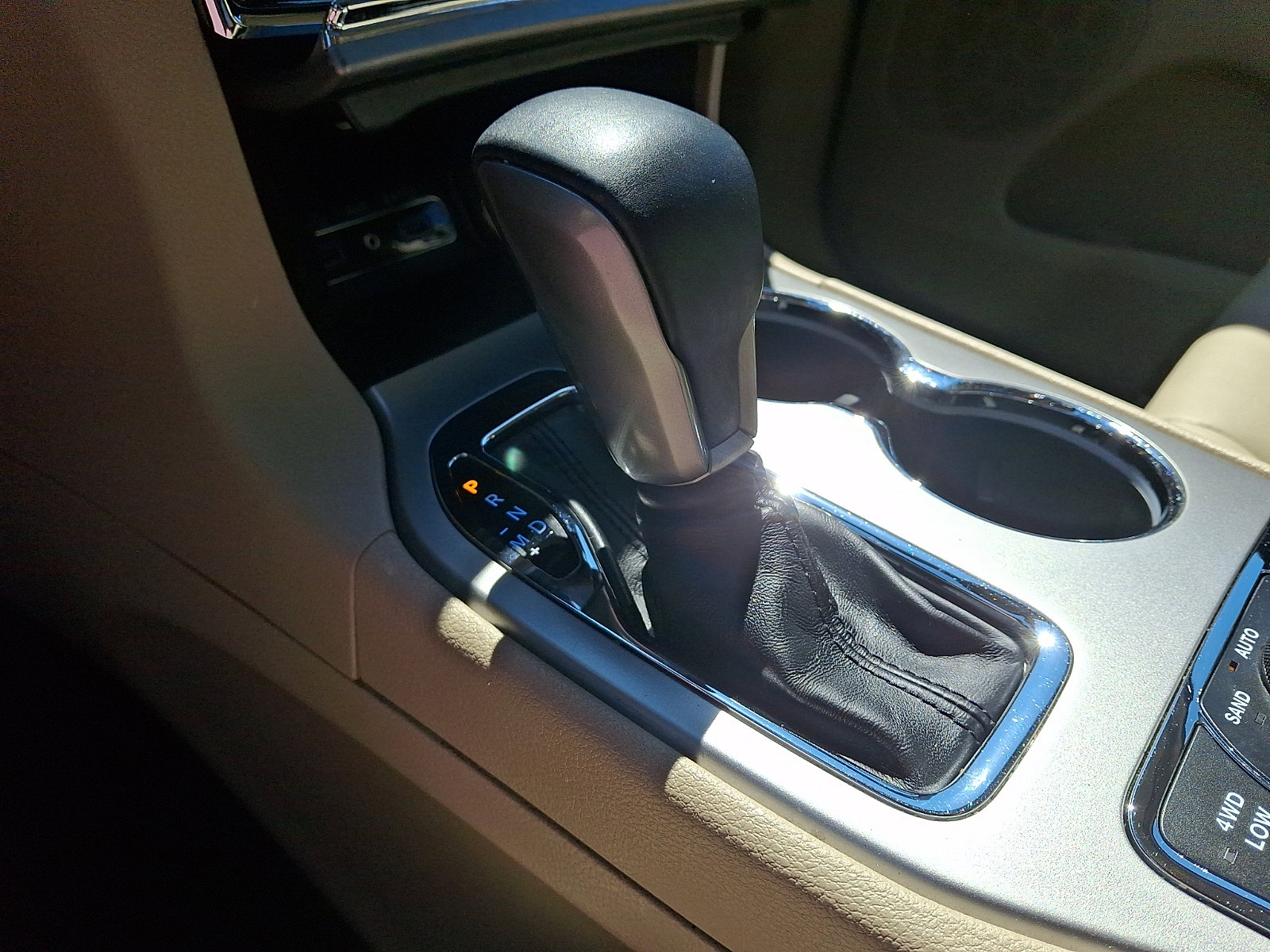 Used 2019 Jeep Grand Cherokee Limited image 15