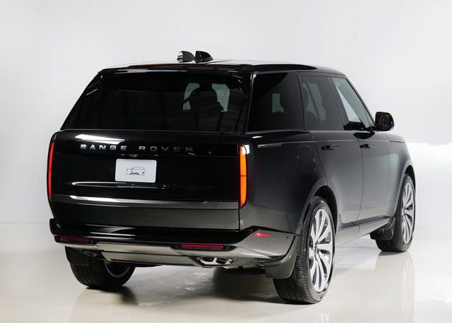 New 2026 Land Rover Range Rover SE image 2