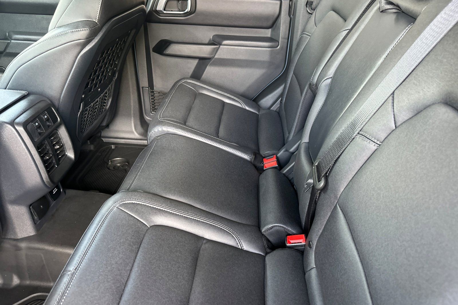 New 2025 Ford Bronco Badlands image 12