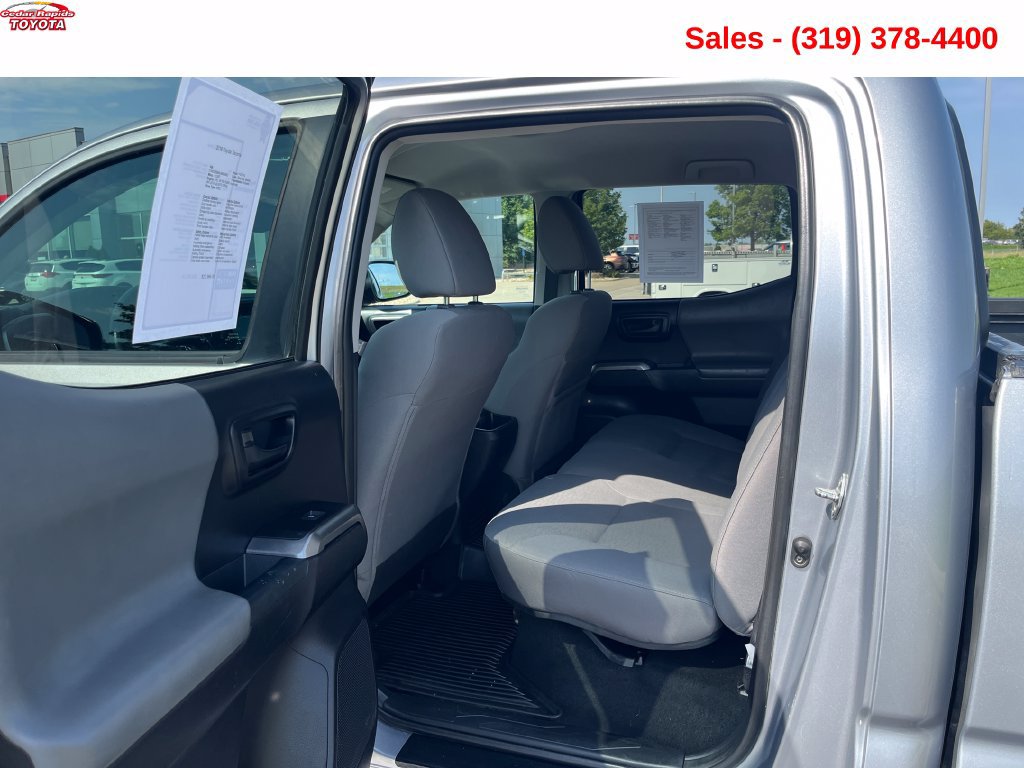 Used 2018 Toyota Tacoma SR5 w/ Four Season Floor Mat Package AWD/4WD image 20
